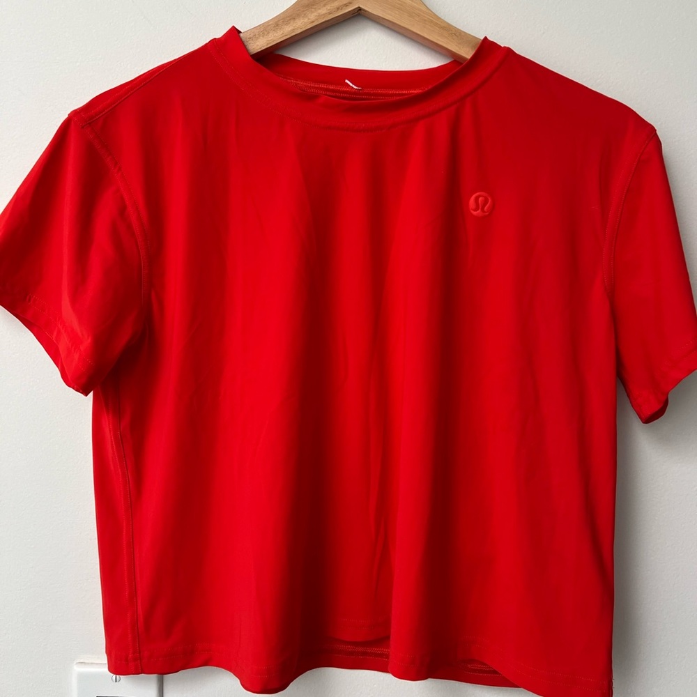 Lululemon cropped red t shirt